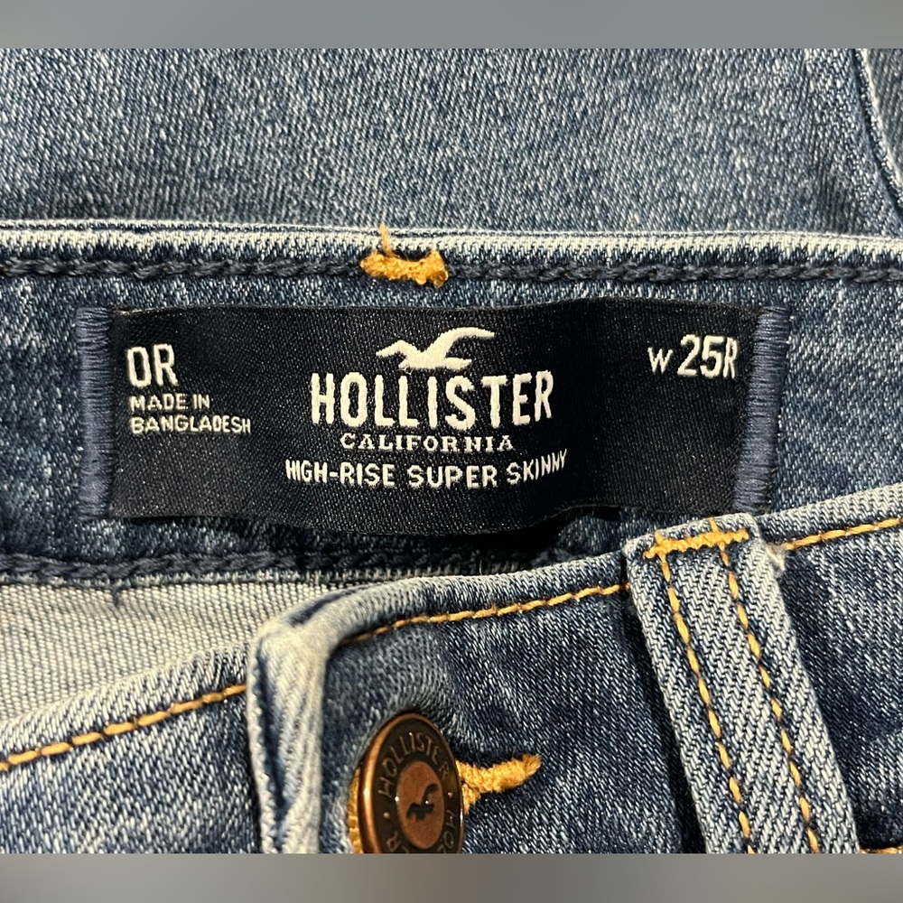 Hollister skinny jeans 15$